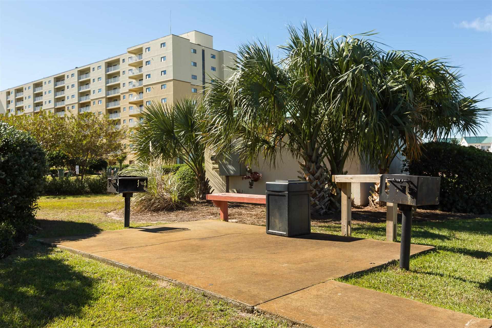 375 Plantation Road, Unit 5113 Gulf Shores, AL 36542 - Photo 15 of 17 BBQ Grill Area