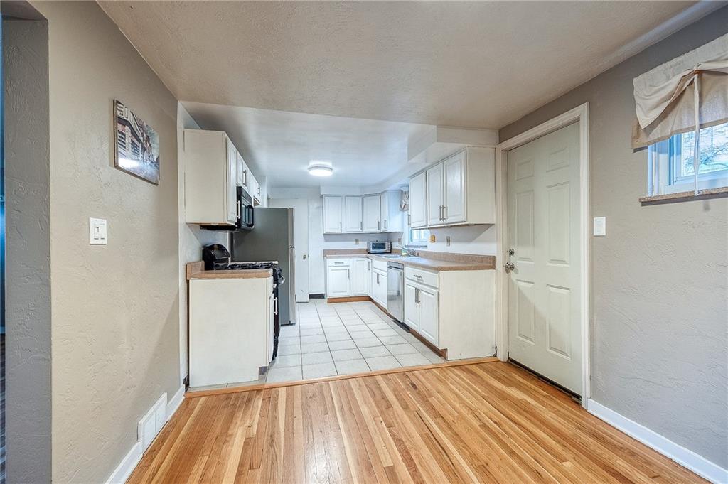 2106 Lappe Lane Pittsburgh, PA 15212 - Photo 7 of 22