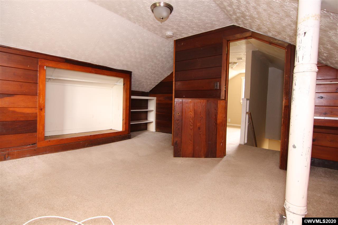 12938 Southeast Foster Road Portland, OR 97236 - Photo 7 of 9
