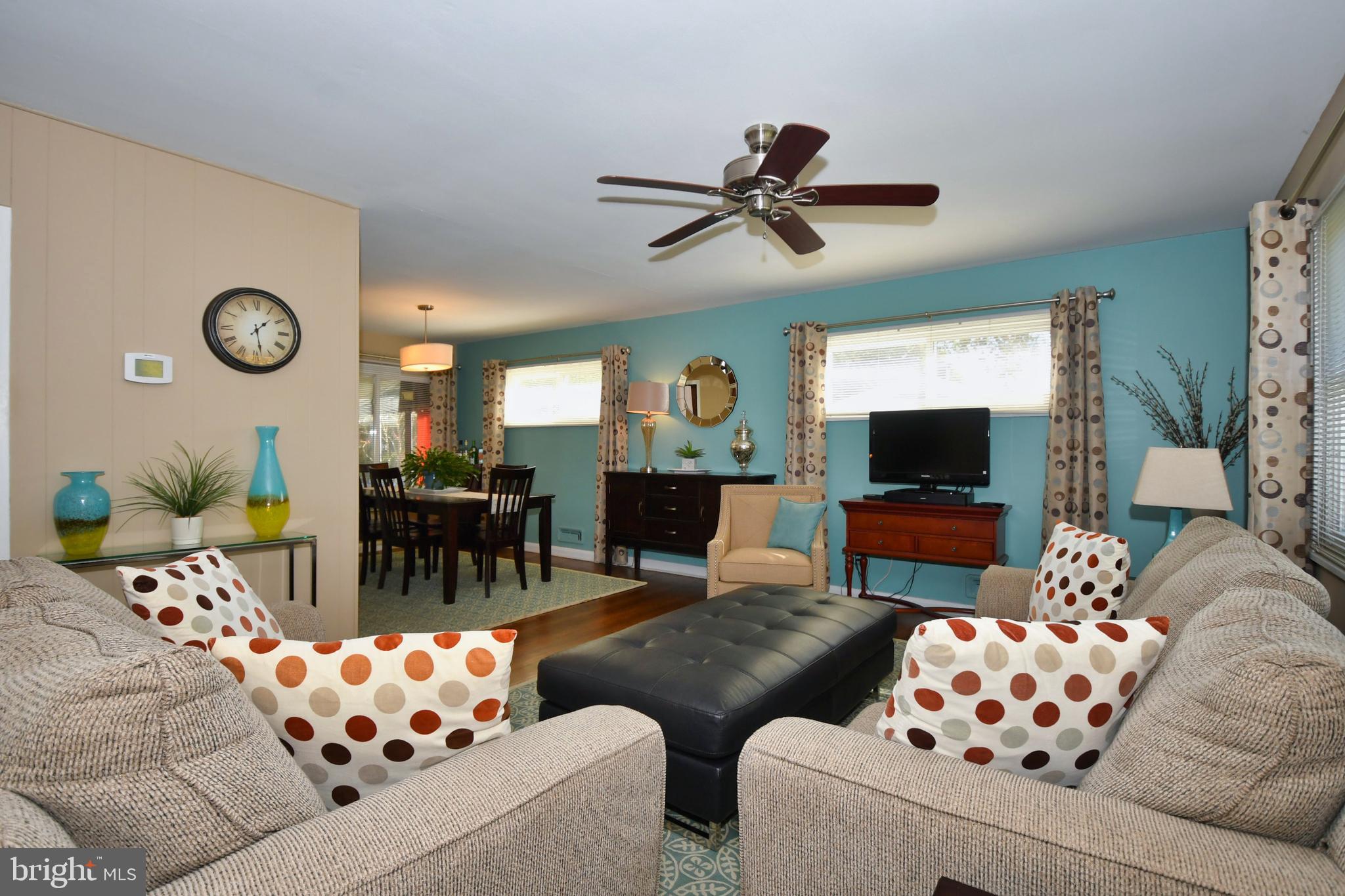 8411 Kings Ridge Road Baltimore, MD 21234 - Photo 4 of 44 Living Room (Main Level)