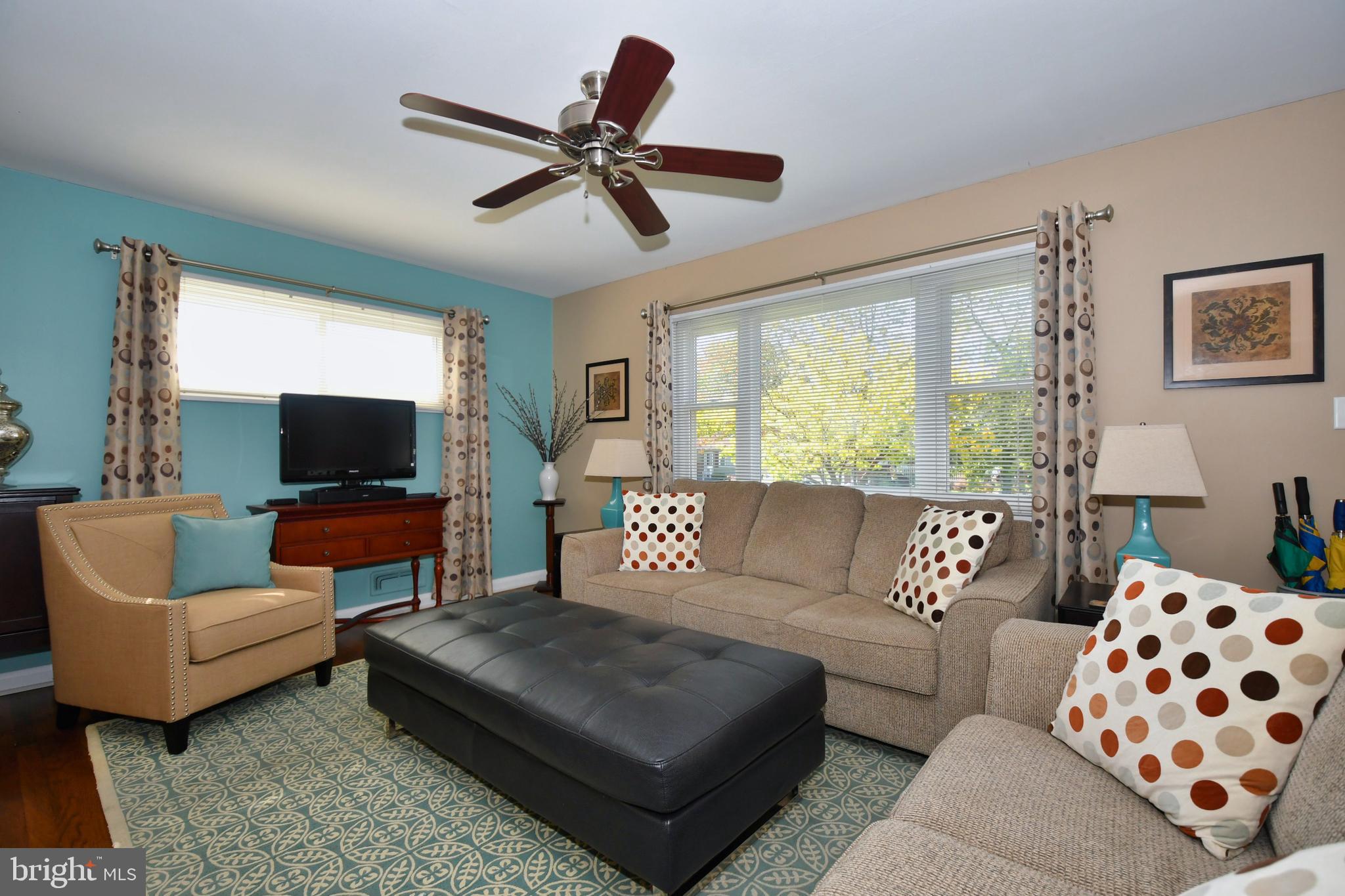 8411 Kings Ridge Road Baltimore, MD 21234 - Photo 5 of 44 Living Room (Main Level)