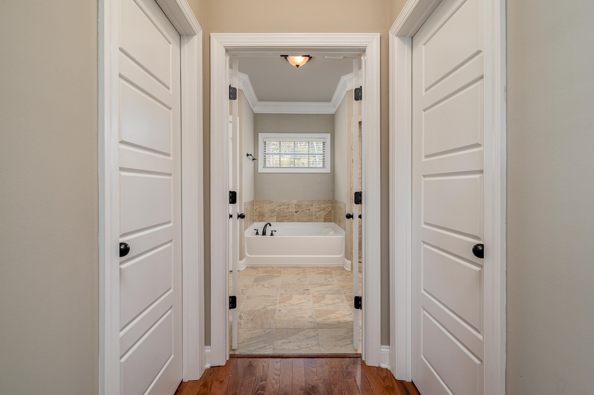 640 Twin View Drive Murfreesboro, TN 37128 - Photo 18 of 33 a bathroom with a tub shower and mirror