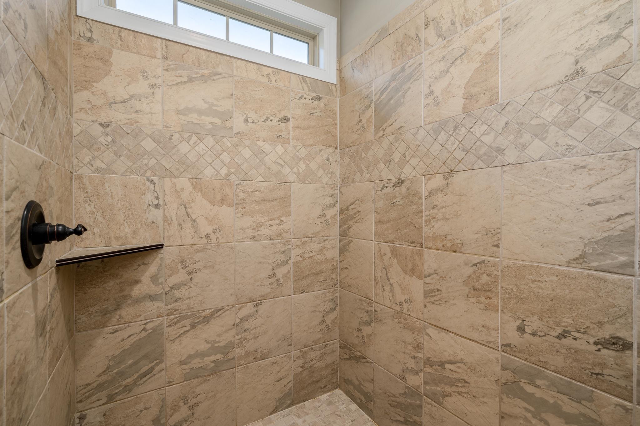 640 Twin View Drive Murfreesboro, TN 37128 - Photo 20 of 33 a bathroom with a shower