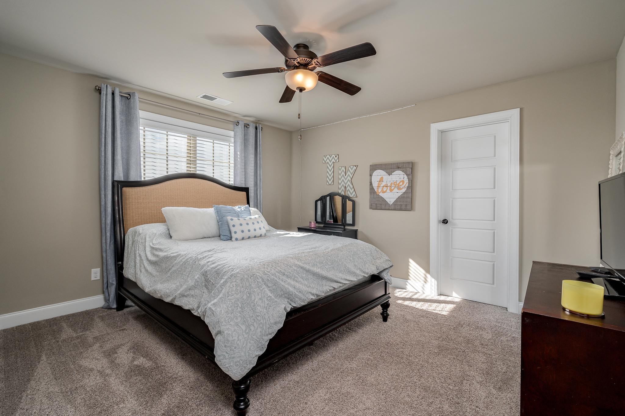 640 Twin View Drive Murfreesboro, TN 37128 - Photo 22 of 33 a bed room with a bed and a ceiling fan