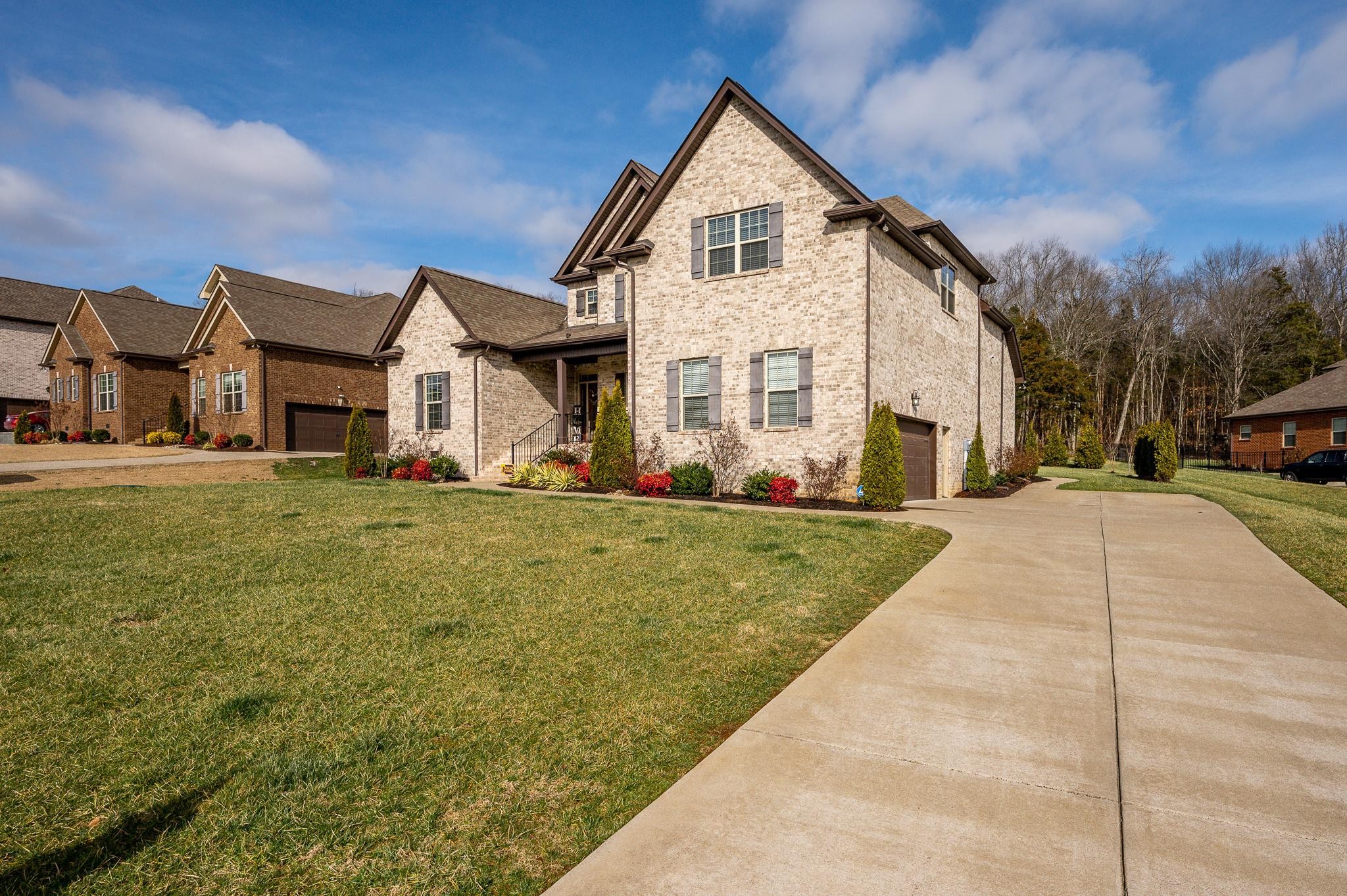 640 Twin View Drive Murfreesboro, TN 37128 - Photo 33 of 33 a front view of a house with a yard