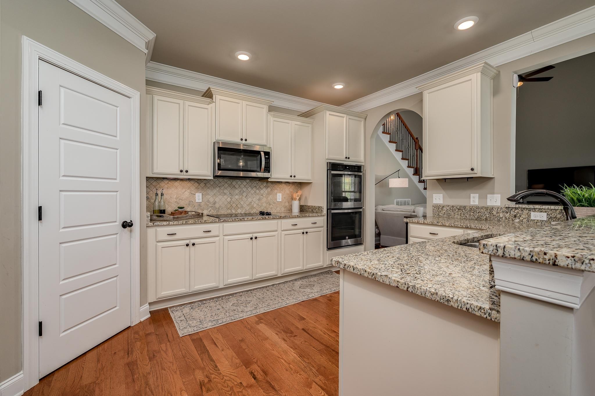 640 Twin View Drive Murfreesboro, TN 37128 - Photo 8 of 33 a kitchen with granite countertop a sink stove and refrigerator