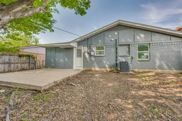 $279,900 | 1913 San Antonio Street, Grand Prairie, TX 75051