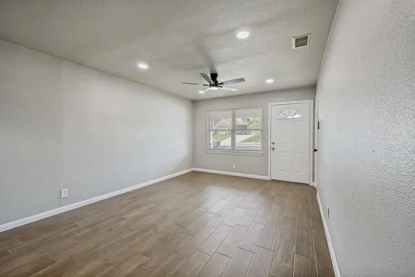 $279,900 | 1913 San Antonio Street, Grand Prairie, TX 75051