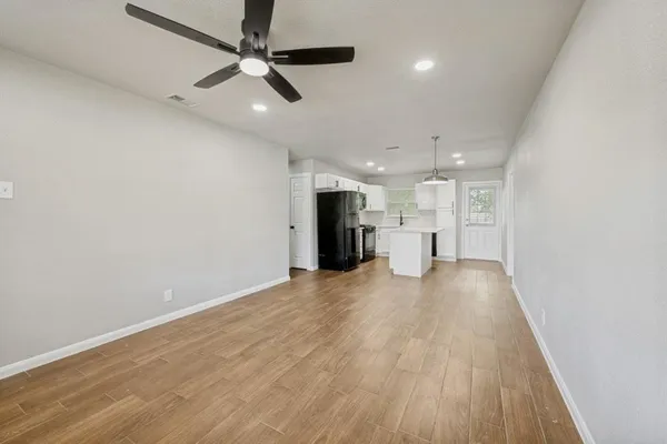 $279,900 | 1913 San Antonio Street, Grand Prairie, TX 75051