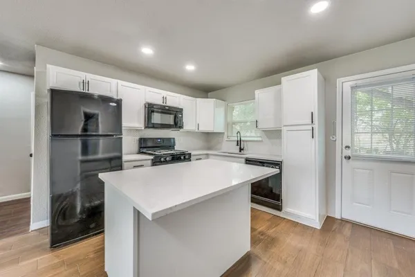 $279,900 | 1913 San Antonio Street, Grand Prairie, TX 75051