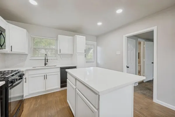 $279,900 | 1913 San Antonio Street, Grand Prairie, TX 75051