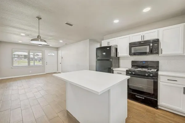 $279,900 | 1913 San Antonio Street, Grand Prairie, TX 75051