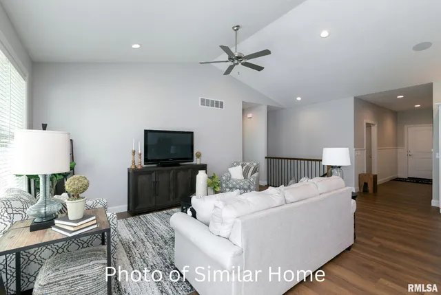 $337,509 | 5 Frank Court, Le Claire, IA 52753