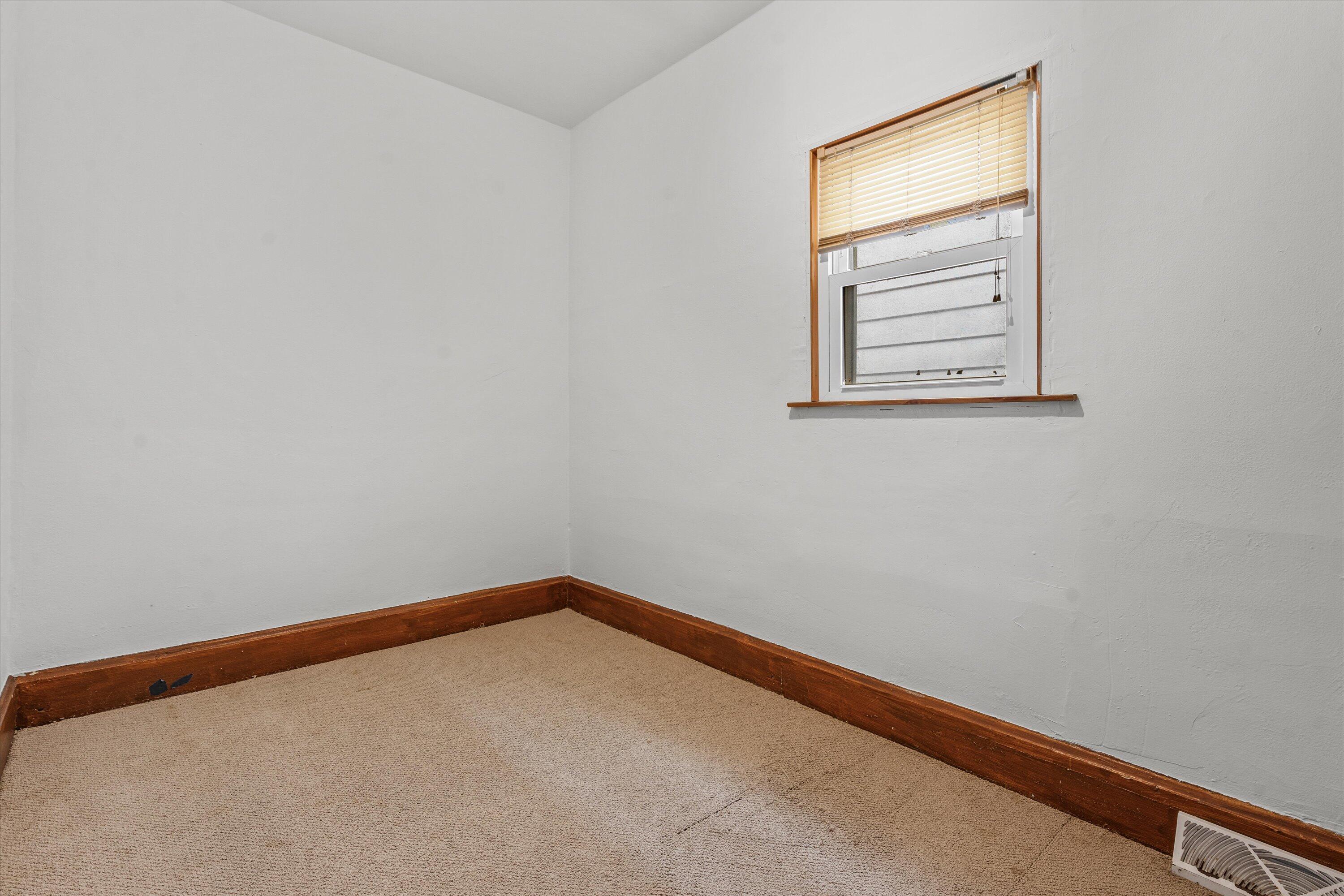 2053 South 25th Street Milwaukee, WI 53204 - Photo 16 of 42 05-DSC05712