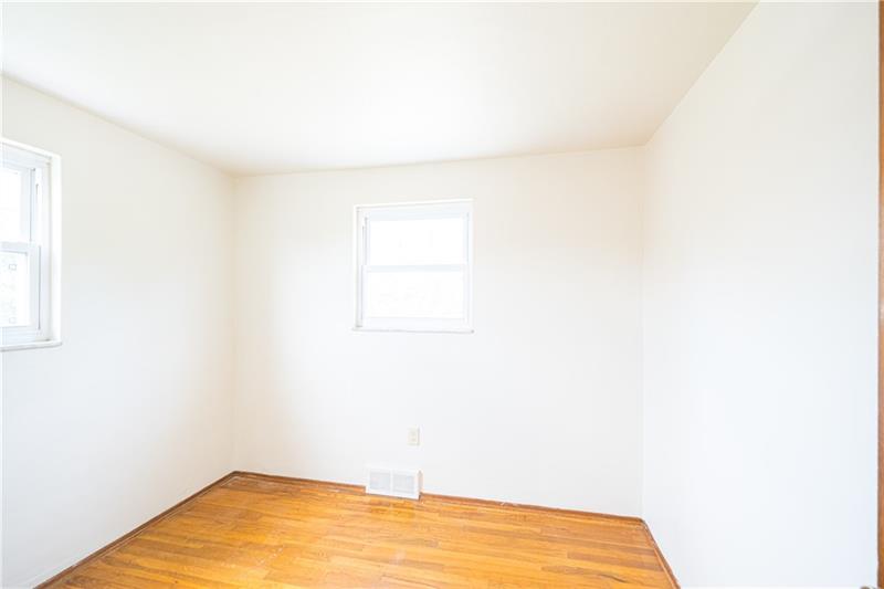 31 Highbury Road Cheswick, PA 15024 - Photo 17 of 25 BEDROOM
