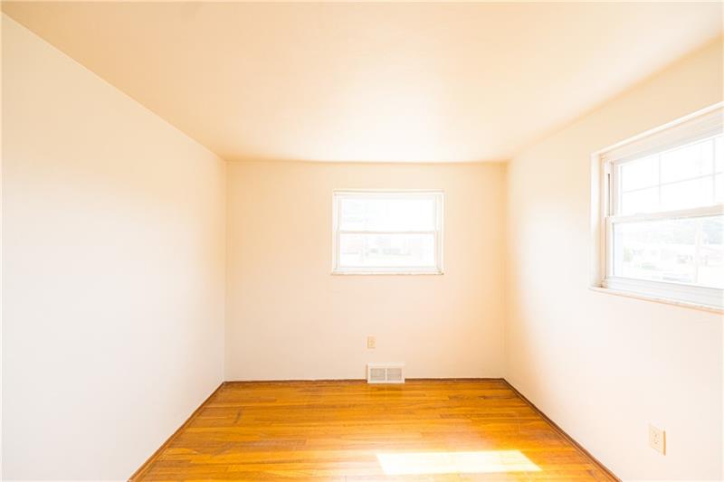 31 Highbury Road Cheswick, PA 15024 - Photo 18 of 25 BEDROOM