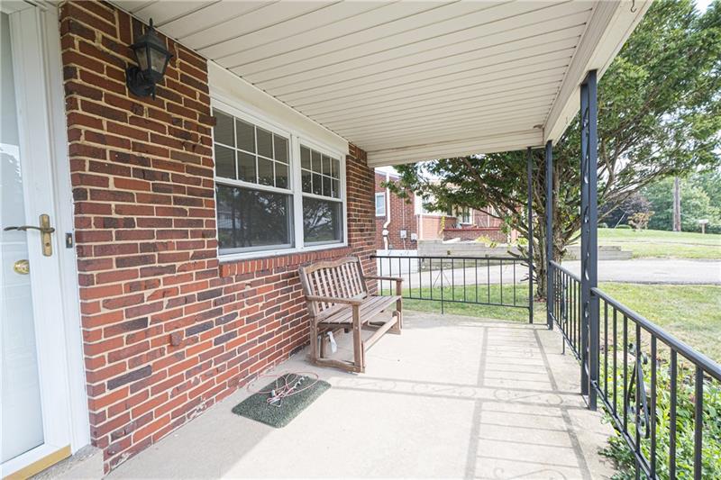 31 Highbury Road Cheswick, PA 15024 - Photo 21 of 25 FRONT PORCH.
