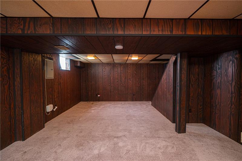 31 Highbury Road Cheswick, PA 15024 - Photo 9 of 25 GAMEROOM VIEW.