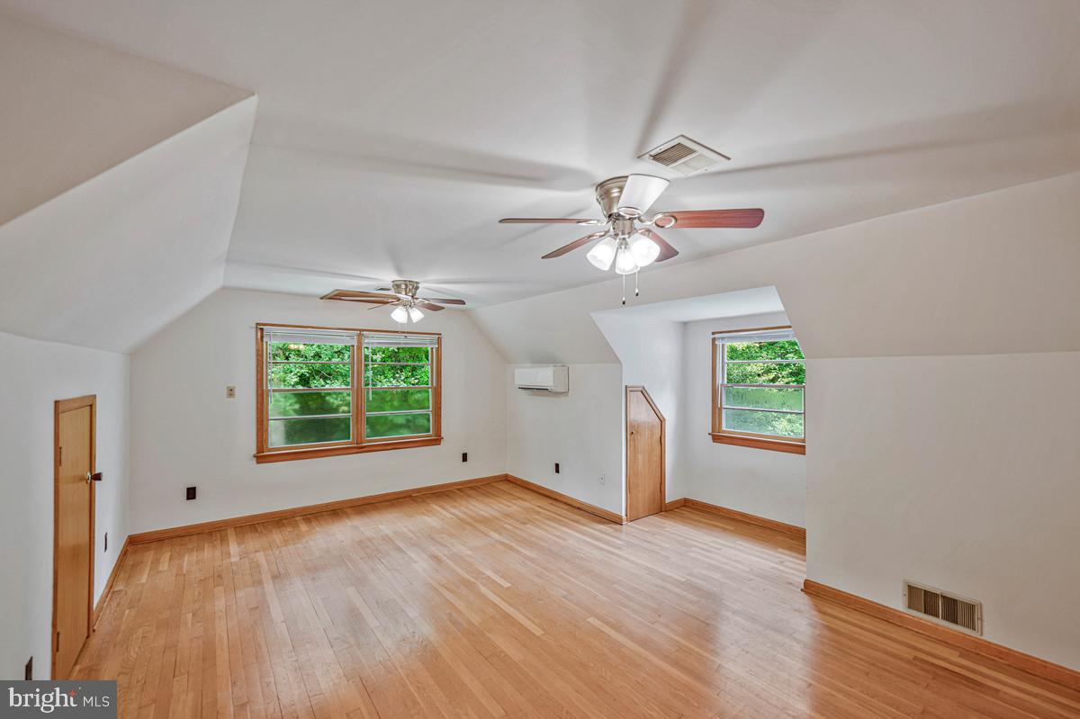 7185 Hawthorne Road La Plata, MD 20646 - Photo 28 of 59 Spacious, airy room with natural light.