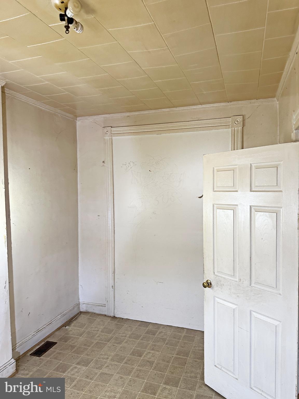 1639 Normal Avenue Baltimore, MD 21213 - Photo 4 of 14 Interior