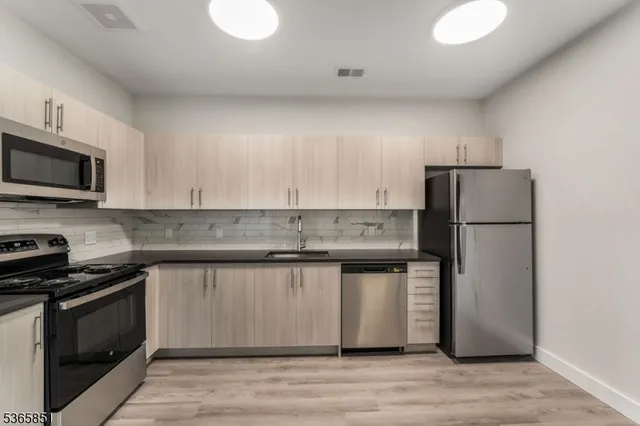 $2,054 | 72 South Essex Avenue, Unit 408, Orange, NJ 07050