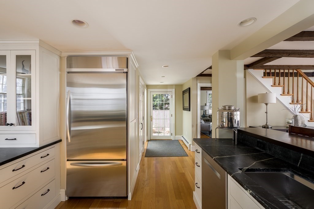 17 Pleasant Street Hingham, MA 02043 - Photo 11 of 33