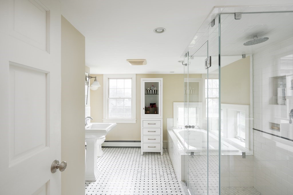 17 Pleasant Street Hingham, MA 02043 - Photo 25 of 33