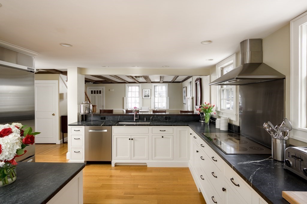 17 Pleasant Street Hingham, MA 02043 - Photo 7 of 33