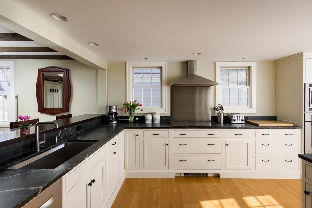 17 Pleasant Street Hingham, MA 02043 - Photo 8 of 33