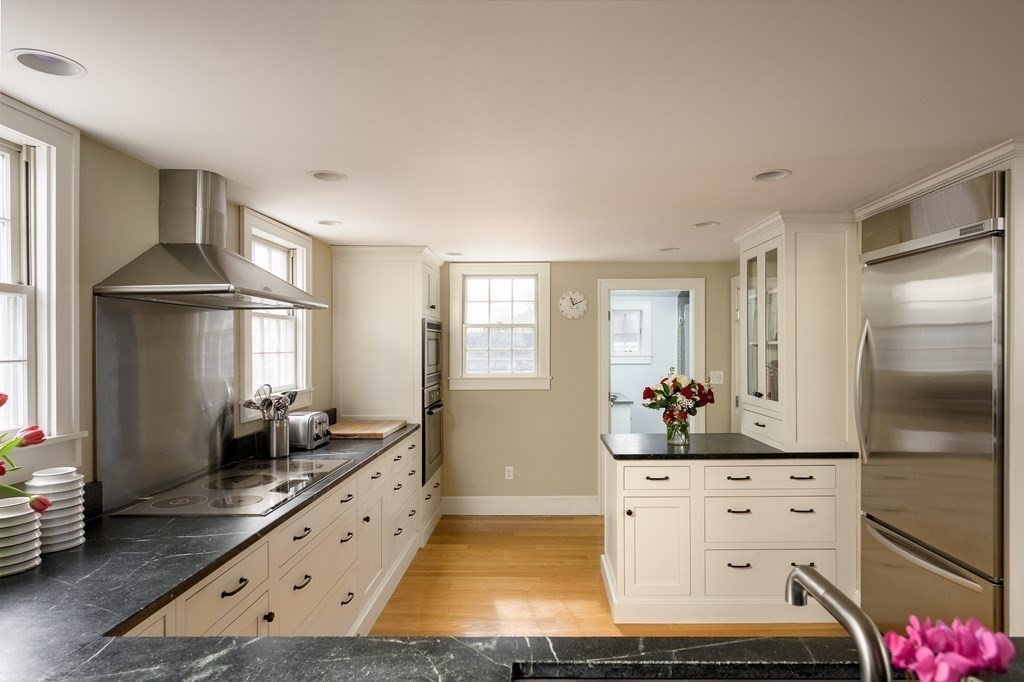 17 Pleasant Street Hingham, MA 02043 - Photo 9 of 33