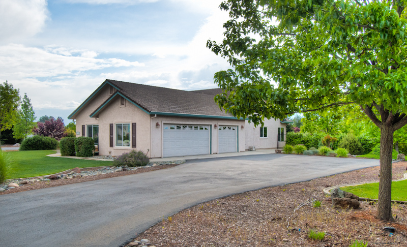 6905 Amber Ridge Drive Anderson, CA 96007 - Photo 2 of 21 Drive Way