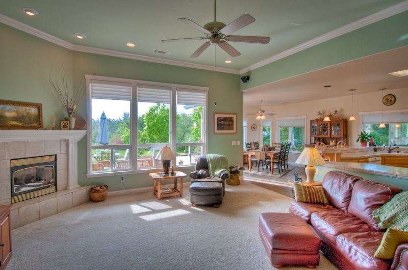 6905 Amber Ridge Drive Anderson, CA 96007 - Photo 4 of 21 Family room