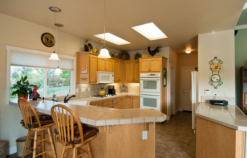 6905 Amber Ridge Drive Anderson, CA 96007 - Photo 6 of 21 Breakfast Bar