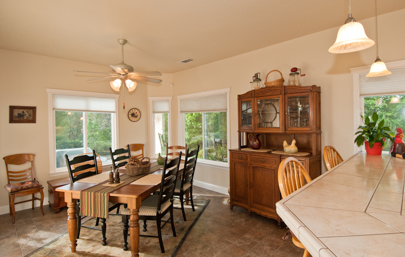 6905 Amber Ridge Drive Anderson, CA 96007 - Photo 7 of 21 Dining Area