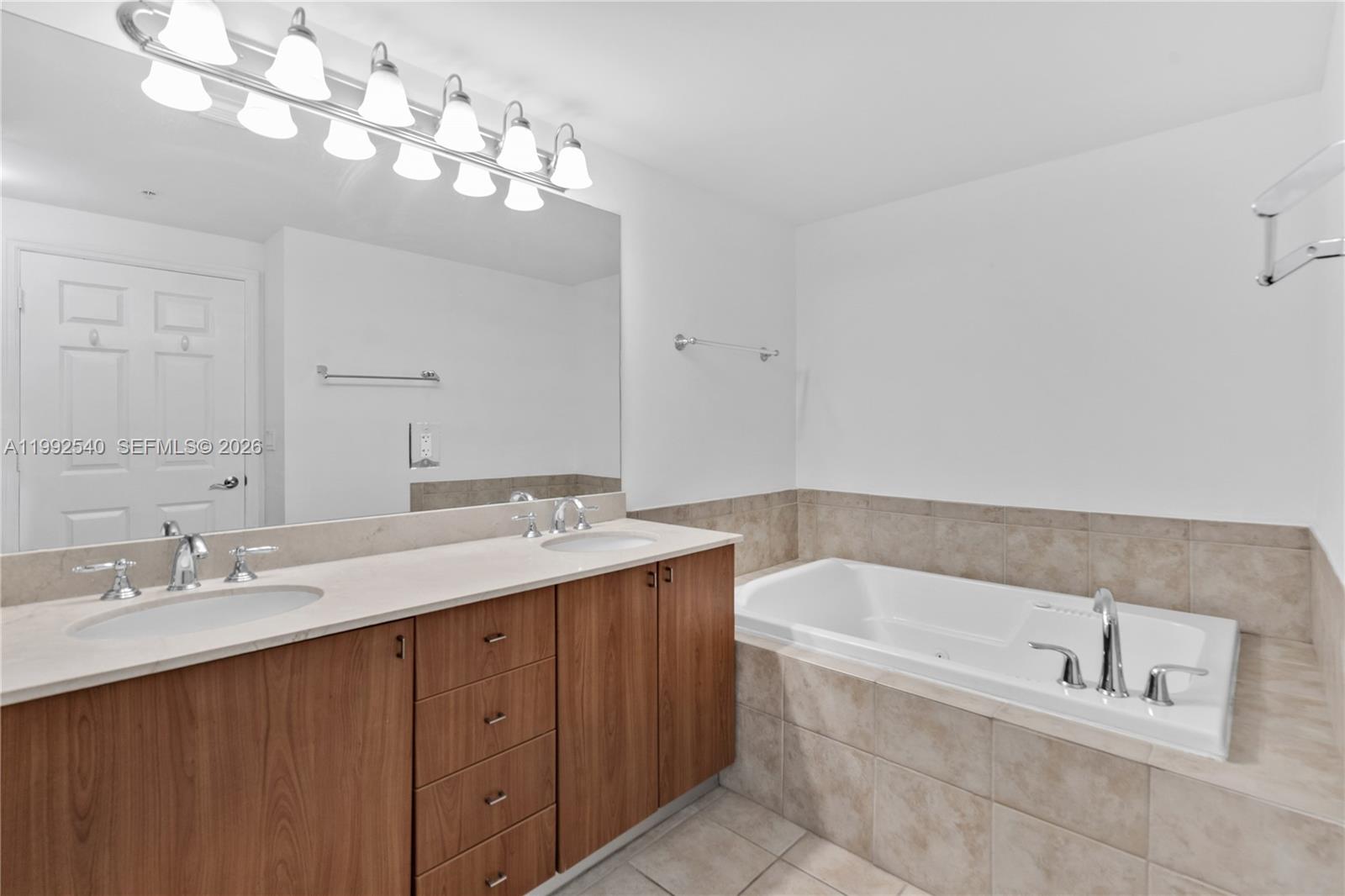 888 Douglas Road, Unit 807 Coral Gables, FL 33134 - Photo 24 of 38