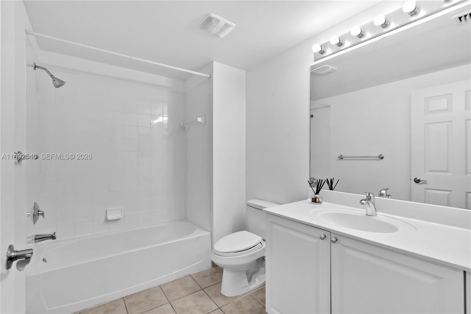 888 Douglas Road, Unit 807 Coral Gables, FL 33134 - Photo 29 of 38