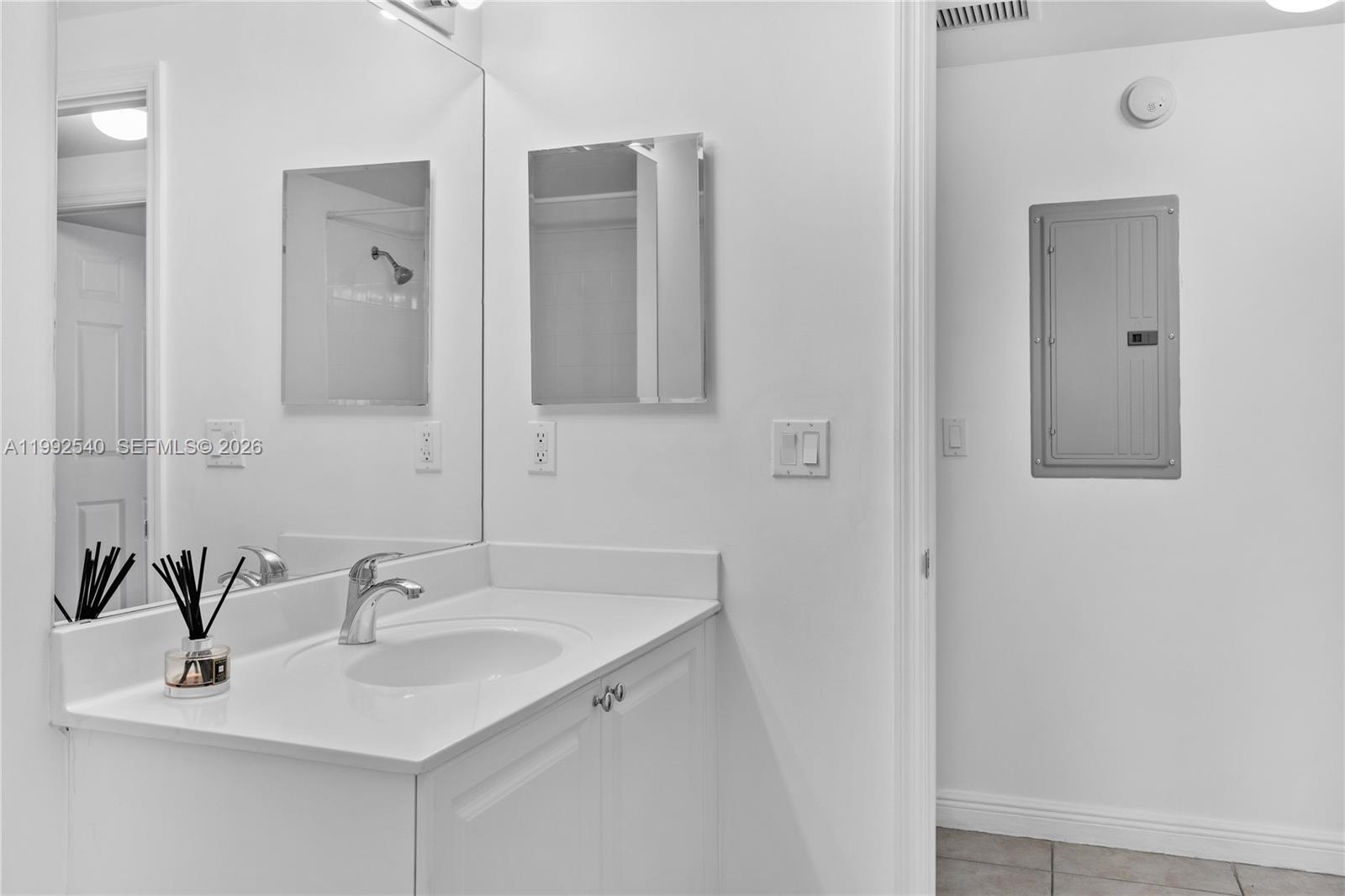 888 Douglas Road, Unit 807 Coral Gables, FL 33134 - Photo 30 of 38