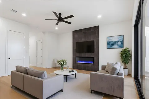 $687,500 | 1418 Caywood Lane, Unit C, Houston, TX 77055