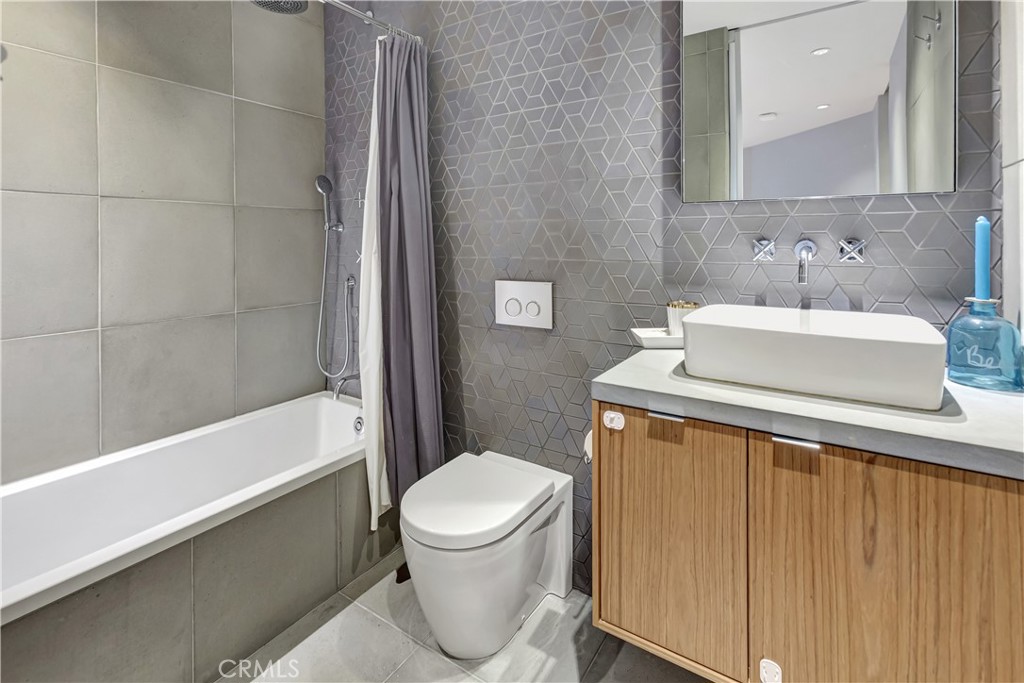 32395 Outrigger Way Laguna Niguel, CA 92677 - Photo 27 of 33 Mini suite bath with shower and tub