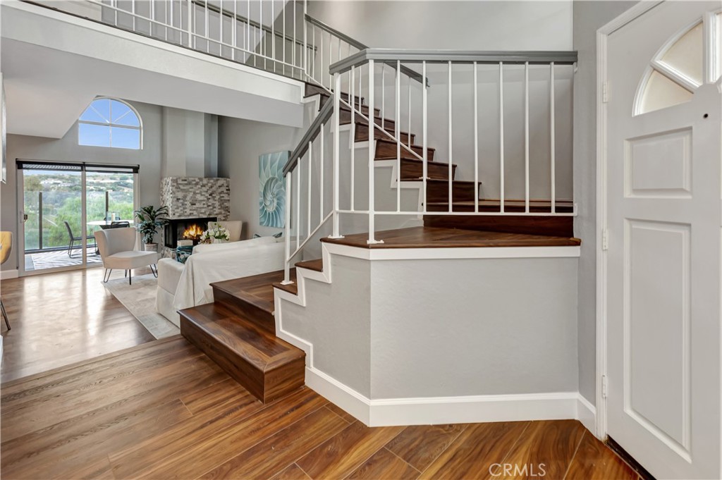 32395 Outrigger Way Laguna Niguel, CA 92677 - Photo 4 of 33 Front entrance - stairway and living room