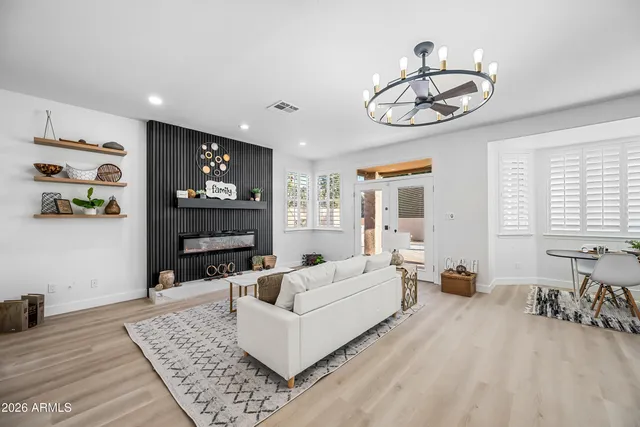 $1,295,000 | 815 East Desert Trumpet Road, Phoenix, AZ 85048