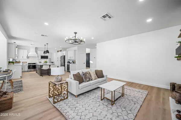 $1,175,000 | 815 East Desert Trumpet Road, Phoenix, AZ 85048