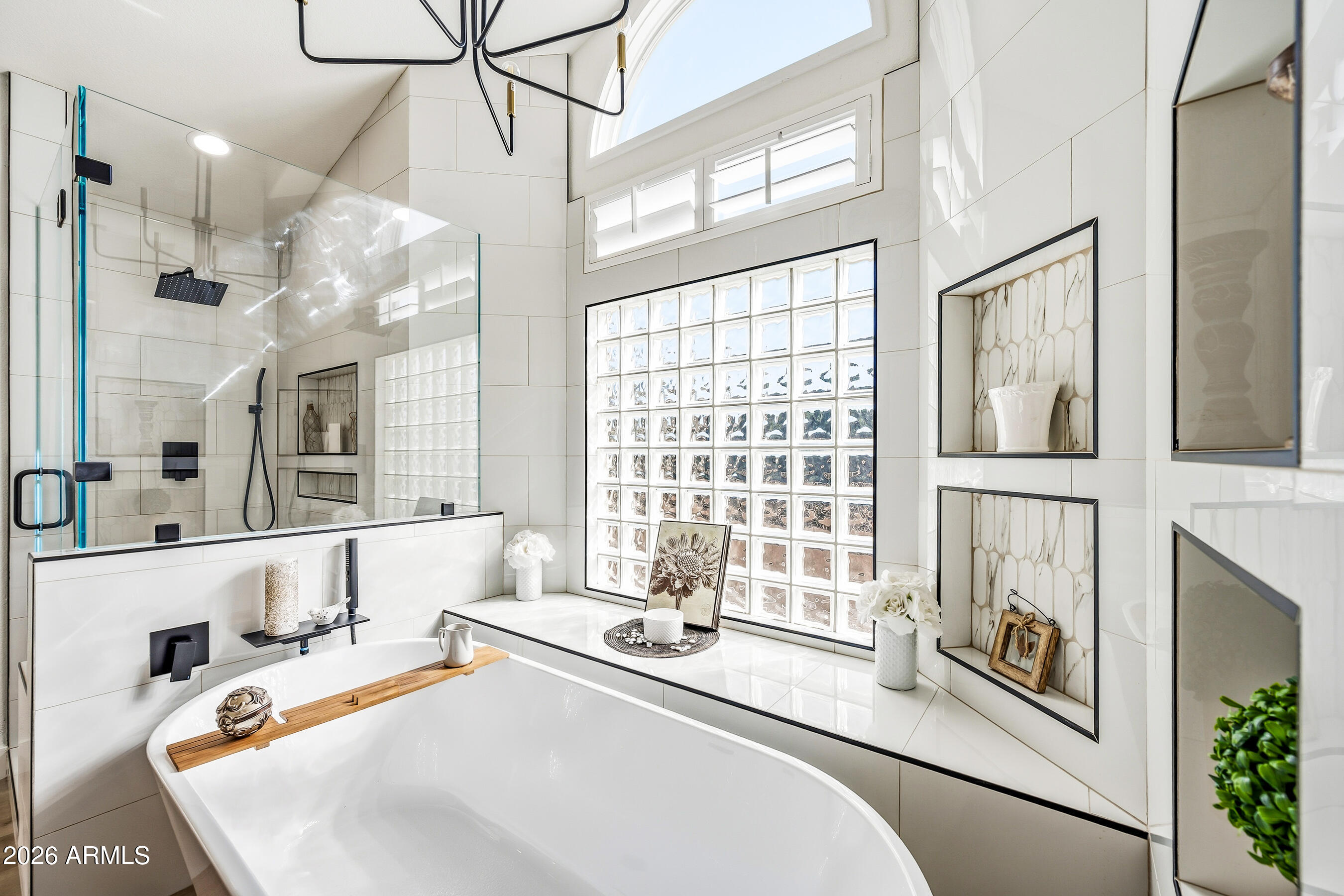 815 East Desert Trumpet Road Phoenix, AZ 85048 - Photo 33 of 57 Large Shower/ Tub Area