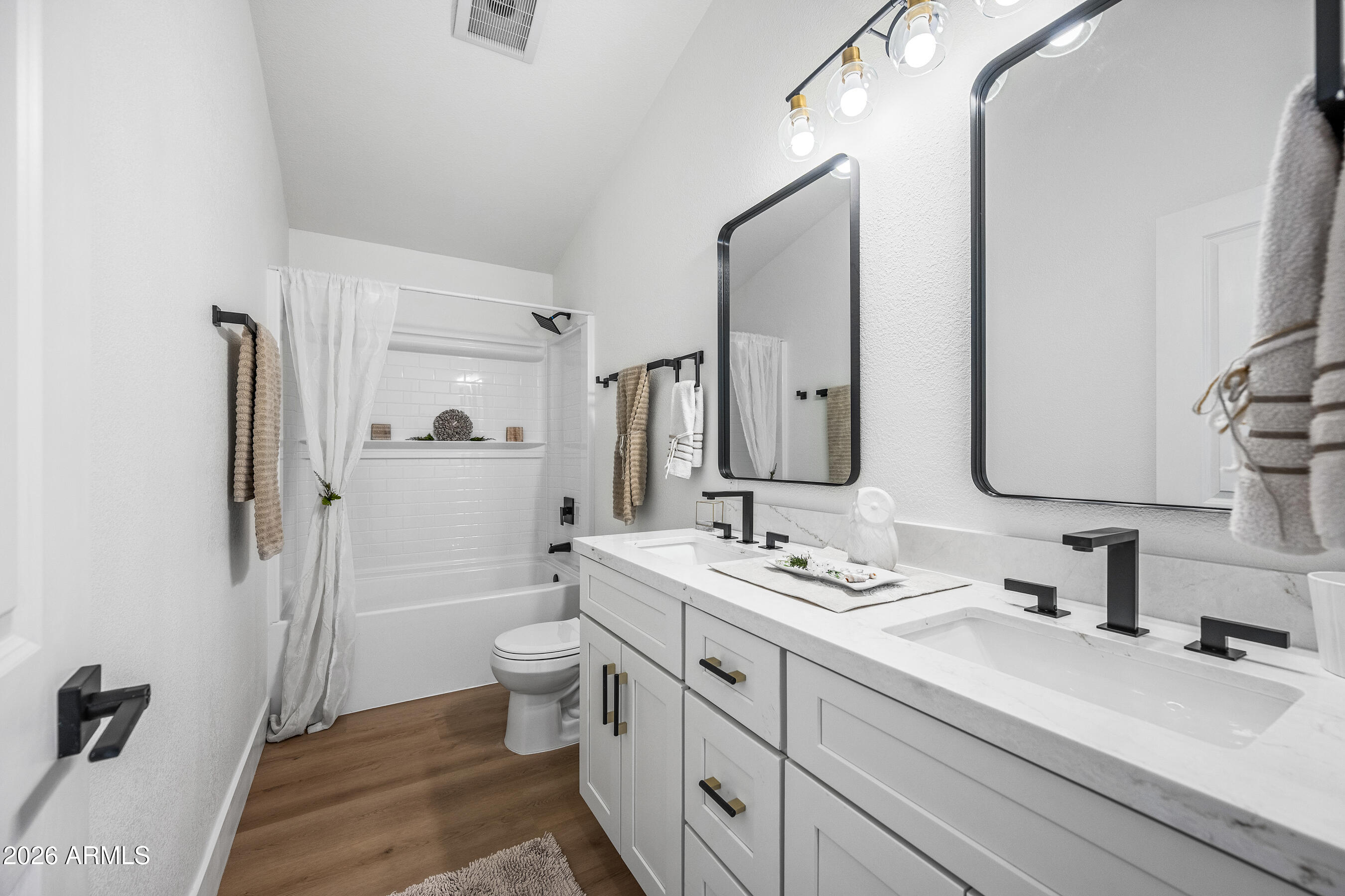 815 East Desert Trumpet Road Phoenix, AZ 85048 - Photo 44 of 57 Upstairs bath 3