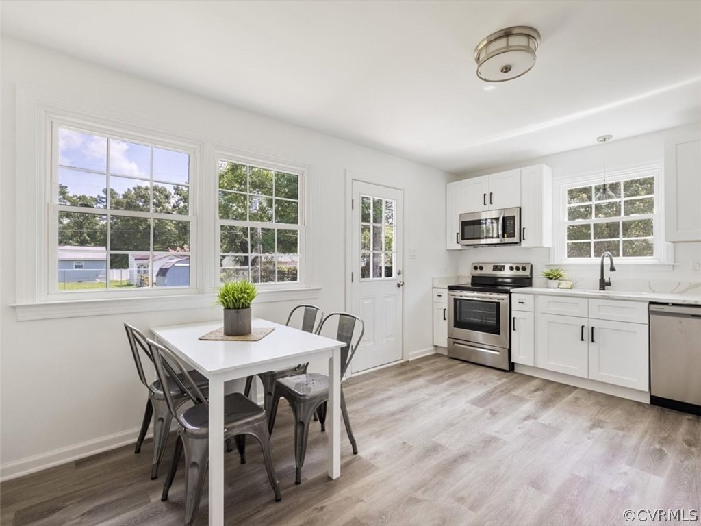 15531 Saddlebrook Road Chesterfield, VA 23838 - Photo 8 of 15 a kitchen with granite countertop a stove a sink and chairs