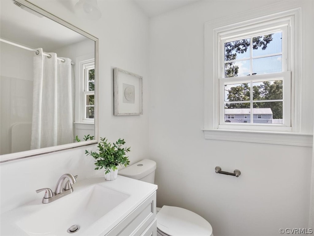 15531 Saddlebrook Road Chesterfield, VA 23838 - Photo 10 of 15 a bathroom with a sink mirror and toilet