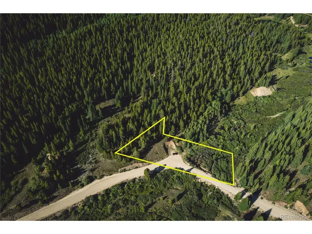 a black and white photo of a room