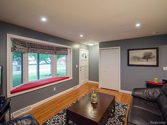 2139 Metzner Road Walled Lake, MI 48390 - Photo 12 of 29 11_30.jpg