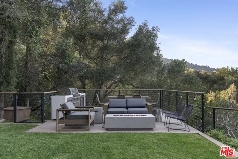$1,595,000 | 19901 Grand View Drive, Topanga, CA 90290
