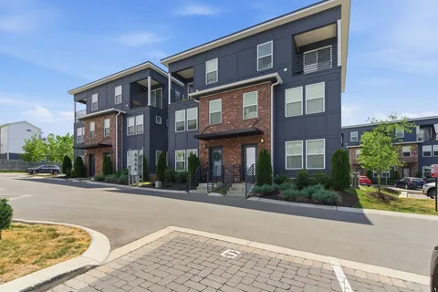 $2,100 | 102 Duke Street, Unit 44, Nashville, TN 37207